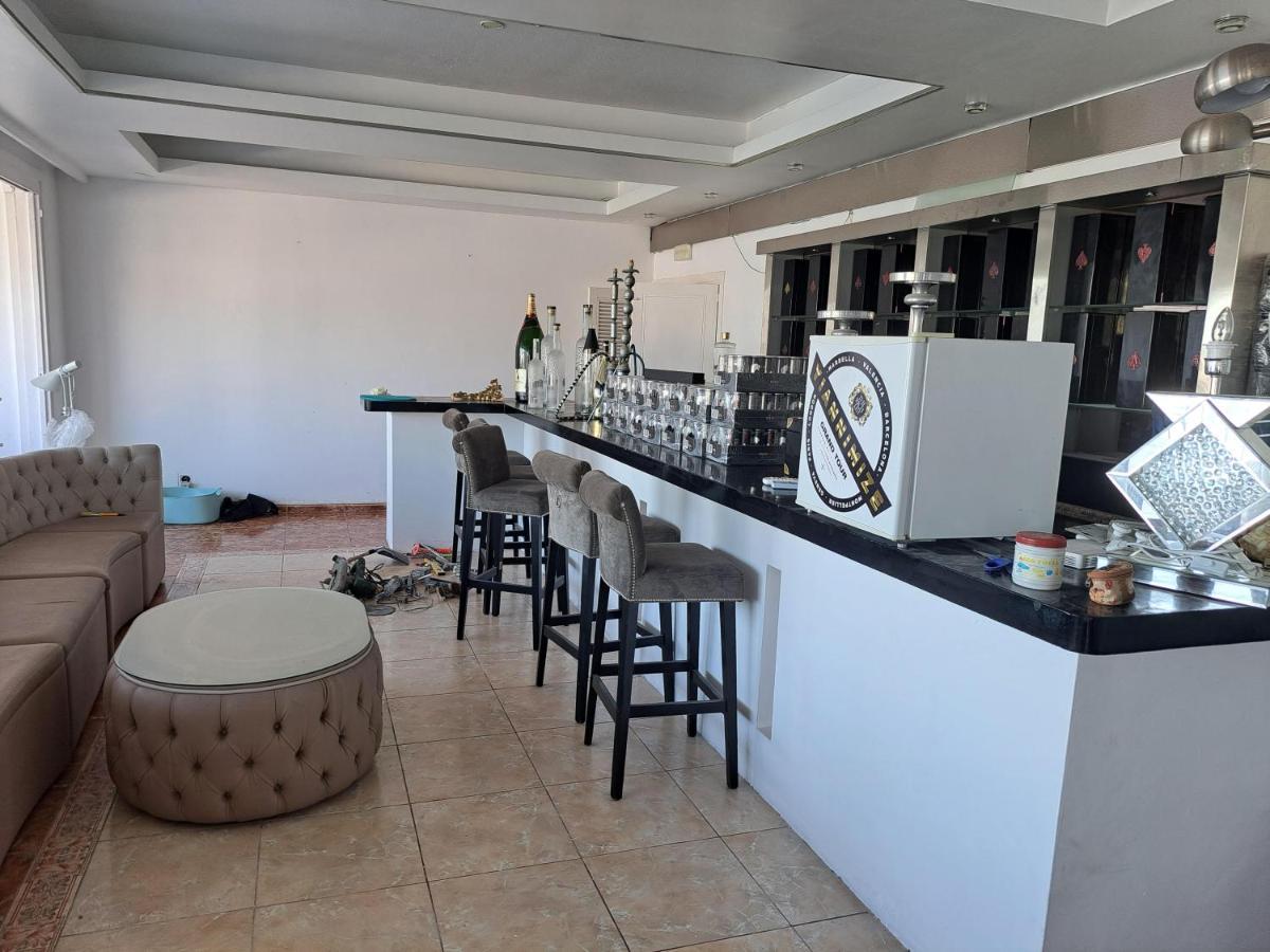 Private Suites In Huge Penthouse 1St Line Puerto Banus, Incredible Views, Jacuzzis Marbella Exterior foto